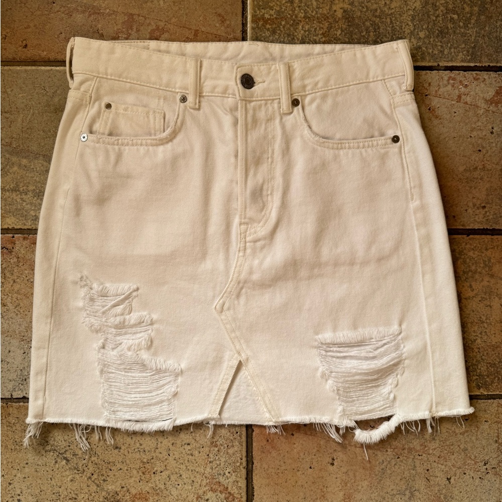 H&M & denim Distressed White Denim Split Front Button Fly Mini Skirt Size 6